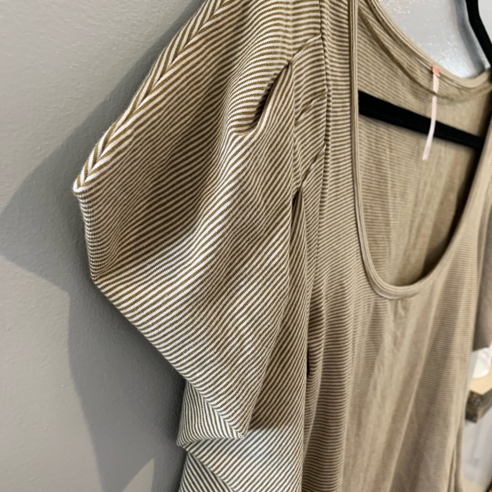 FREE PEOPLE BOHO Blouse-Medium Nude/Tan w/Shoulder Accent Womens EUC RET$108 - Picture 4 of 6